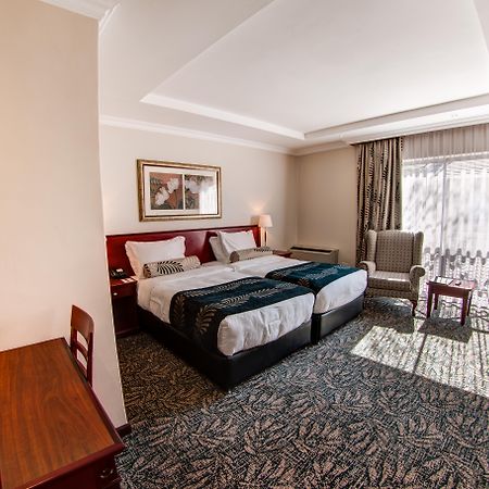 Courtyard Hotel Sandton Йоханнесбург Экстерьер фото