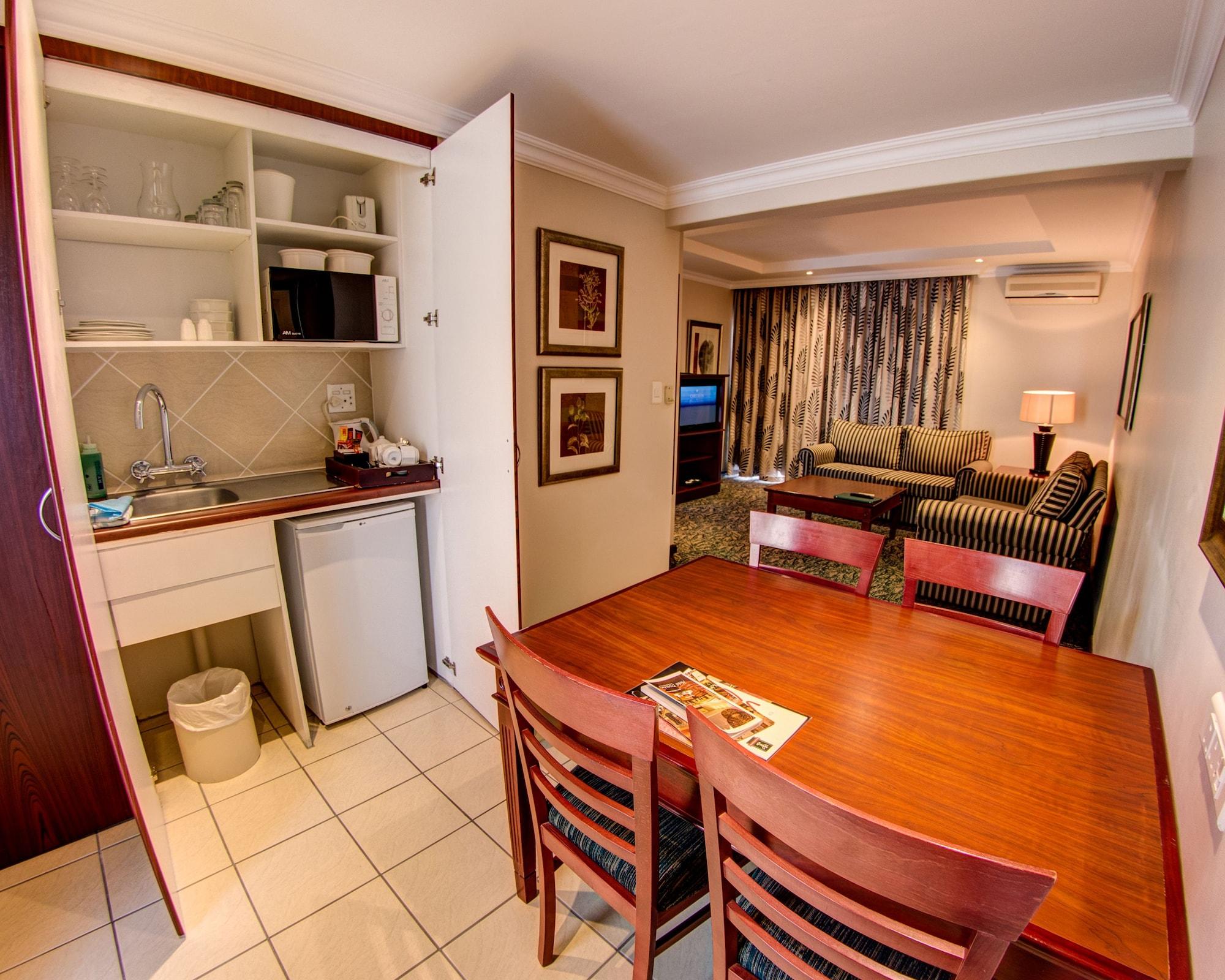 Courtyard Hotel Sandton Йоханнесбург Экстерьер фото
