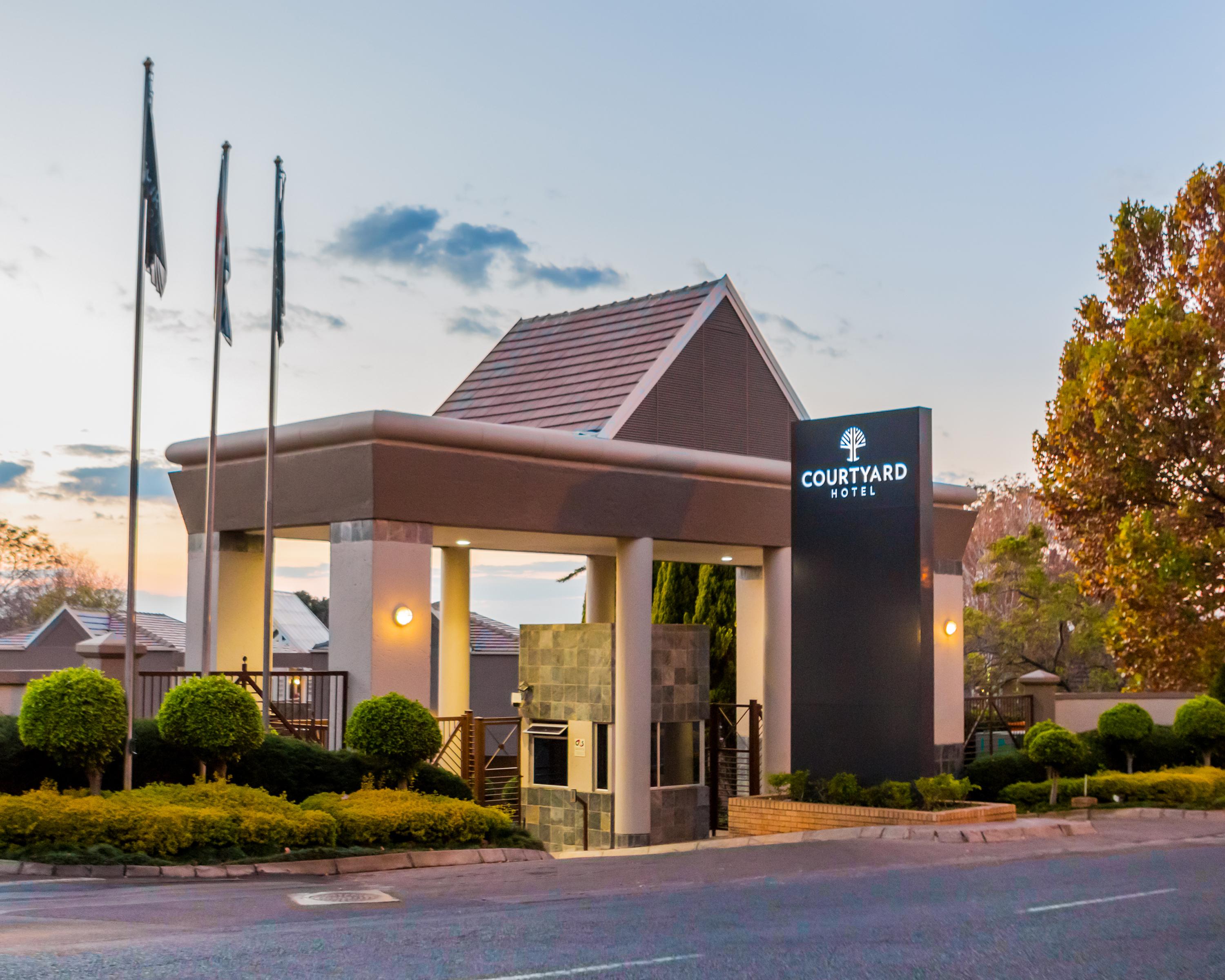 Courtyard Hotel Sandton Йоханнесбург Экстерьер фото