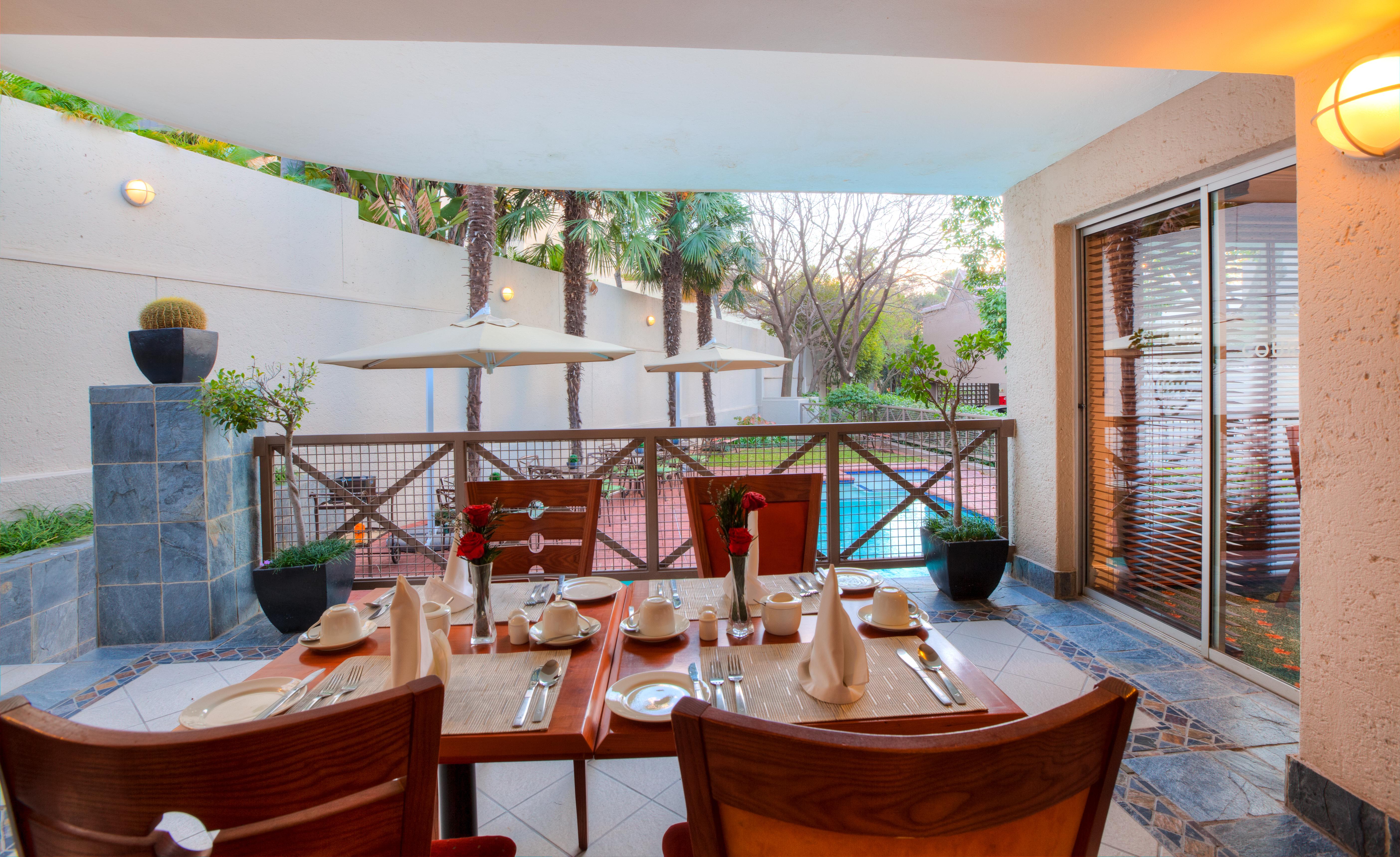 Courtyard Hotel Sandton Йоханнесбург Экстерьер фото