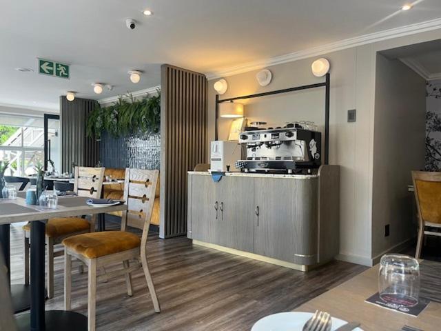 Courtyard Hotel Sandton Йоханнесбург Экстерьер фото