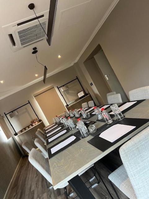 Courtyard Hotel Sandton Йоханнесбург Экстерьер фото