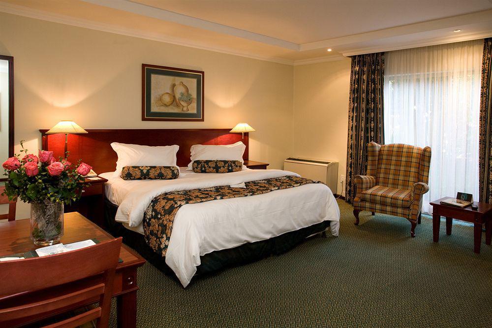 Courtyard Hotel Sandton Йоханнесбург Экстерьер фото