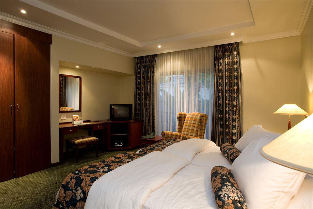 Courtyard Hotel Sandton Йоханнесбург Экстерьер фото