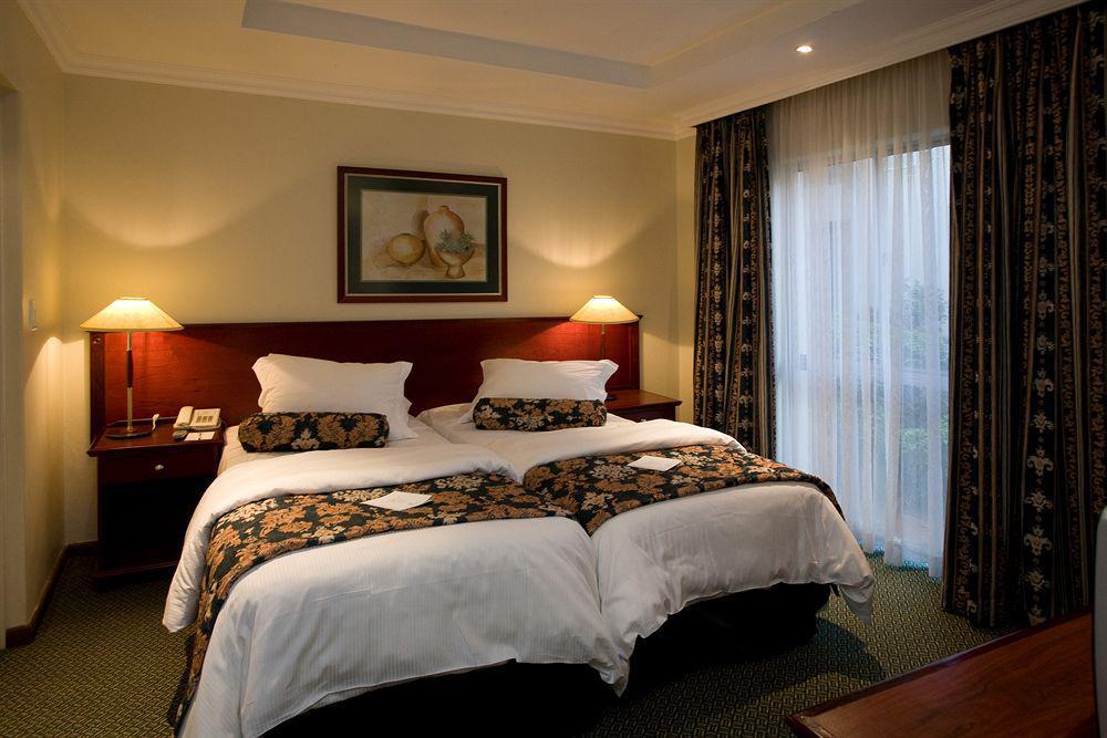 Courtyard Hotel Sandton Йоханнесбург Экстерьер фото