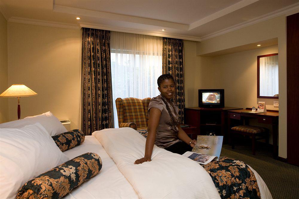 Courtyard Hotel Sandton Йоханнесбург Экстерьер фото