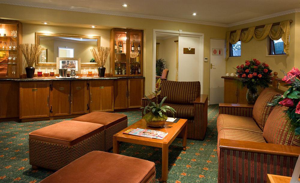 Courtyard Hotel Sandton Йоханнесбург Экстерьер фото