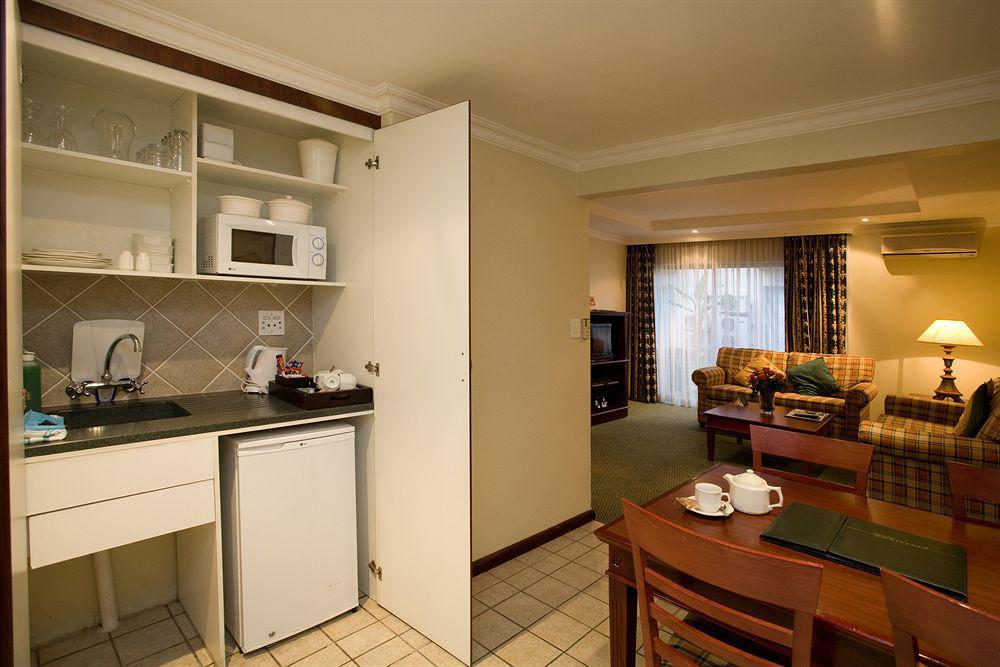 Courtyard Hotel Sandton Йоханнесбург Экстерьер фото