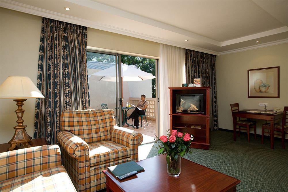 Courtyard Hotel Sandton Йоханнесбург Экстерьер фото