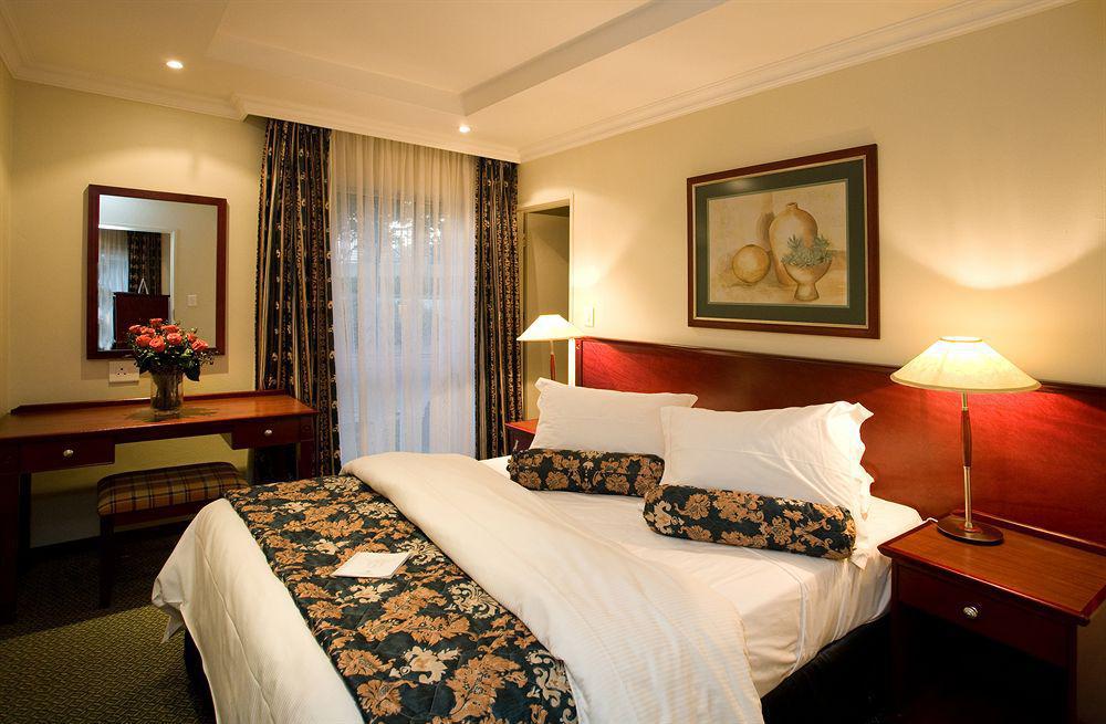 Courtyard Hotel Sandton Йоханнесбург Экстерьер фото