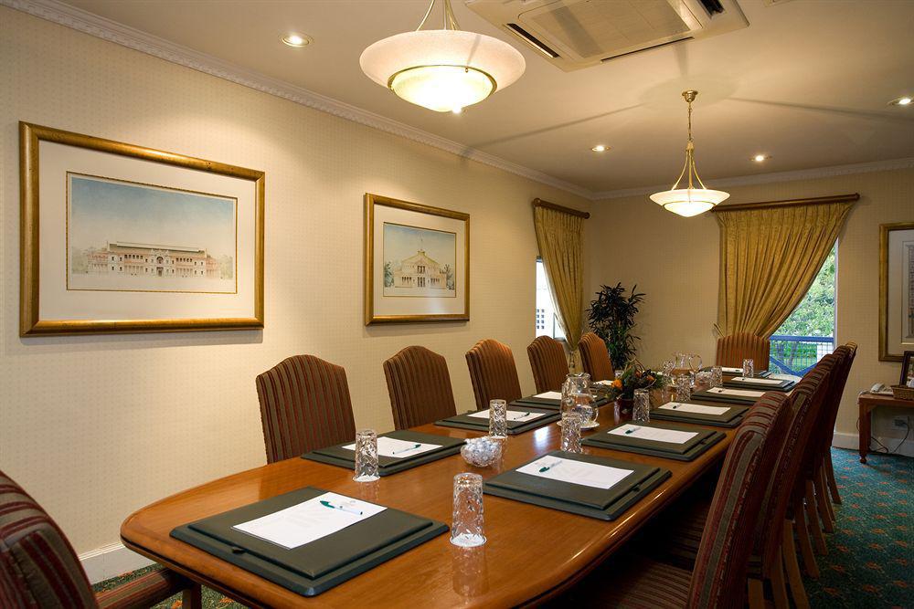 Courtyard Hotel Sandton Йоханнесбург Экстерьер фото