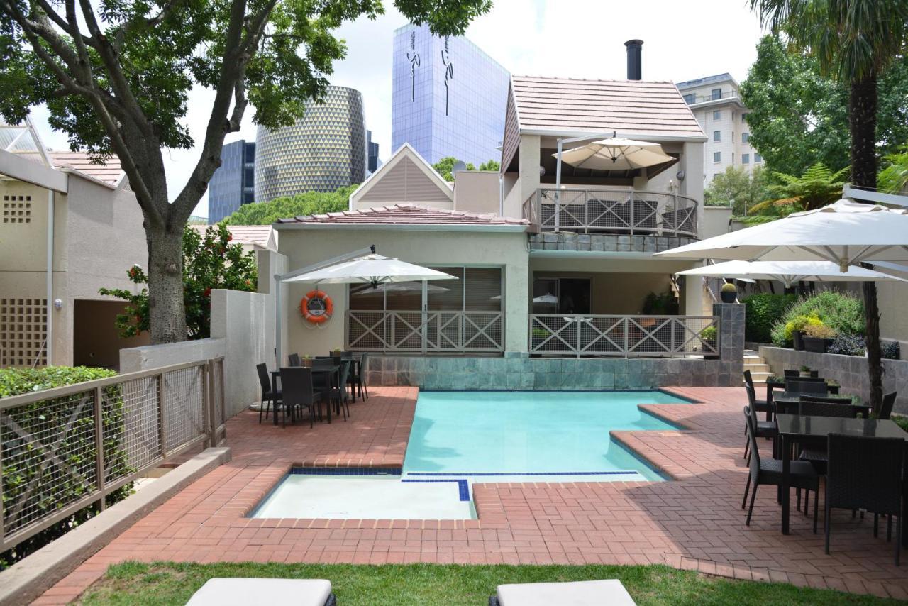 Courtyard Hotel Sandton Йоханнесбург Экстерьер фото