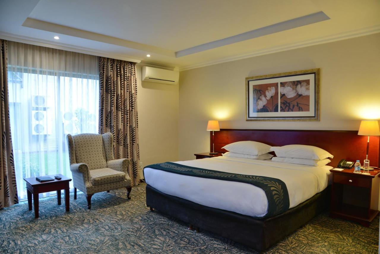 Courtyard Hotel Sandton Йоханнесбург Экстерьер фото