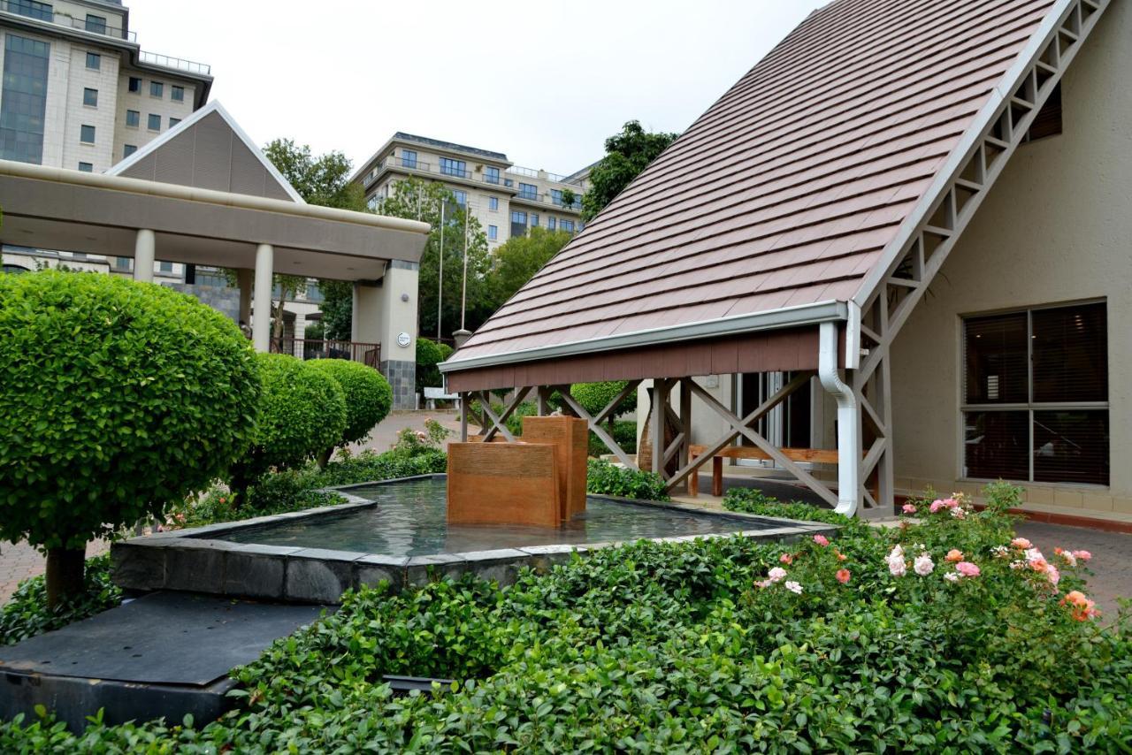 Courtyard Hotel Sandton Йоханнесбург Экстерьер фото